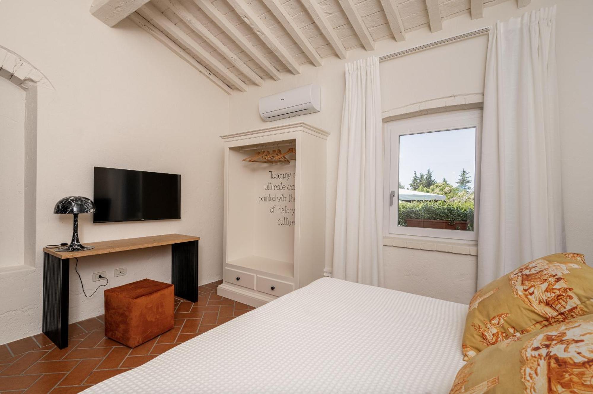 Scarlea Rooms Cecina  Eksteriør billede
